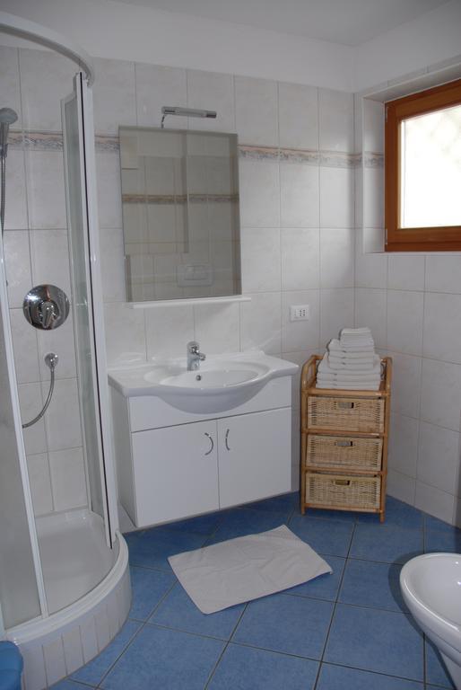 Apartamento Ansitz Weissenheim Appiano Sulla Strada Del Vino Habitación foto